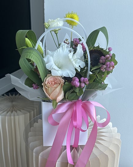 Асимметричный маленький букет с розами и подсолнухом with delivery to Astana