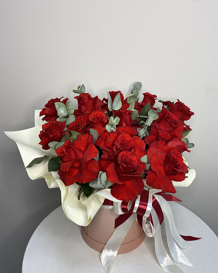 красные розы по французской технике в коробке с доставкой по Астане