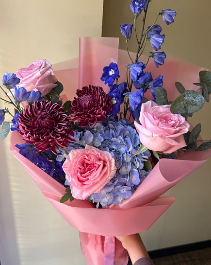 Асимметричный букет из роз, хризантем и гортензии with delivery to Astana