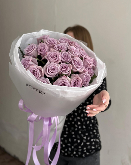Букет из 25 фиолетовых роз с доставкой по Астане