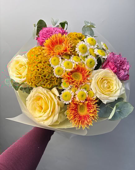 Яркий микс из роз и гербер с доставкой по Астане