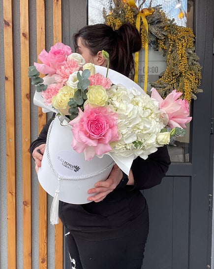 Летний бриз в шляпной коробке with delivery to Almaty