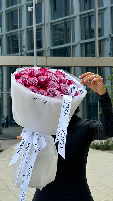 Bouquet of 25 lilac roses