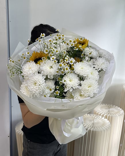 Солнечный дуэт: подсолнухи и ромашки with delivery to Astana