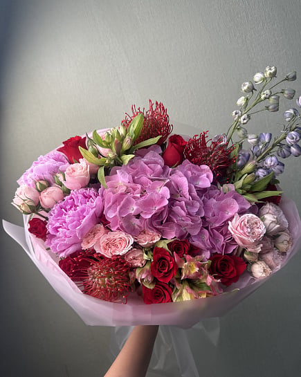 Яркий микс с гортензией и экзотикой with delivery to Astana