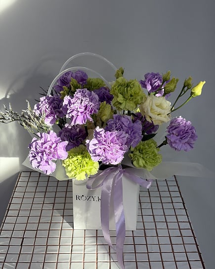 Сиреневое очарование в стильной сумочке с доставкой по Астане