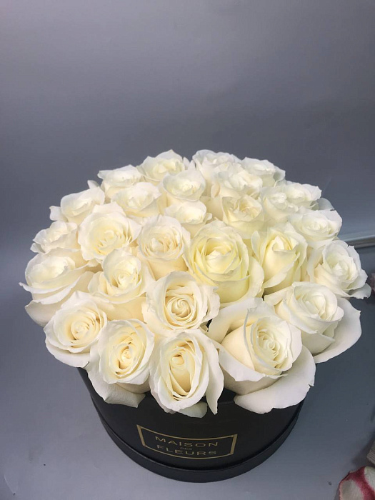 Милый букетик из белых роз