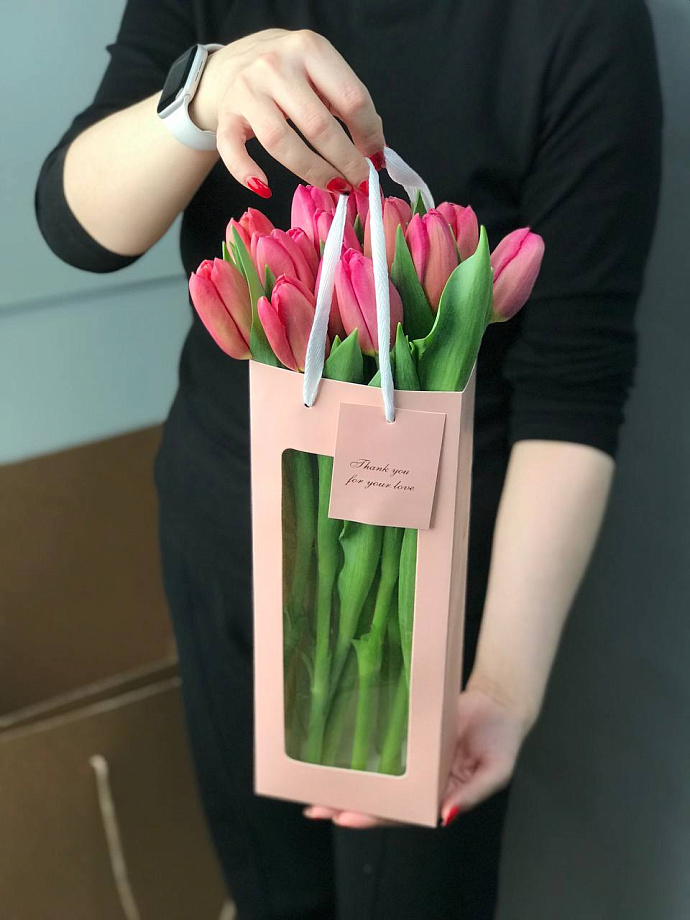 Тюльпаны в подарочной упаковке 