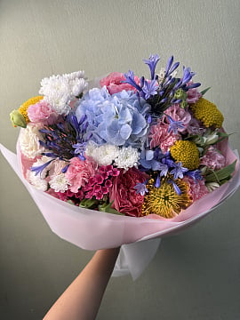 Яркий микс с гортензией и краспедией