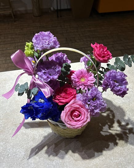 Маленький круглый букет с розами эустомой и дельфиниумом with delivery to Astana