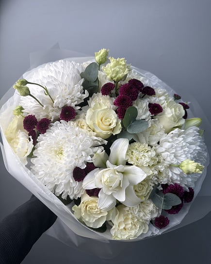 Белоснежный букет с лилиями и хризантемами с доставкой по Астане