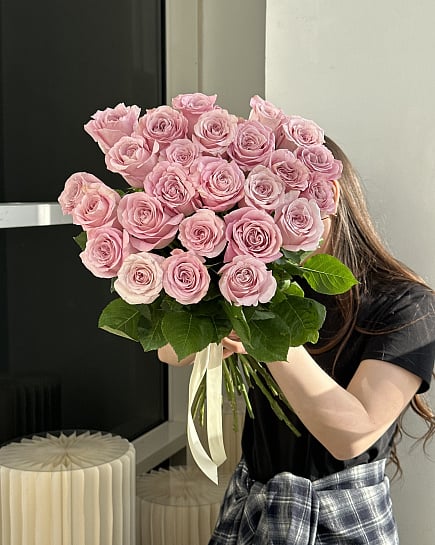 Розовое очарование: классический букет роз с доставкой по Астане