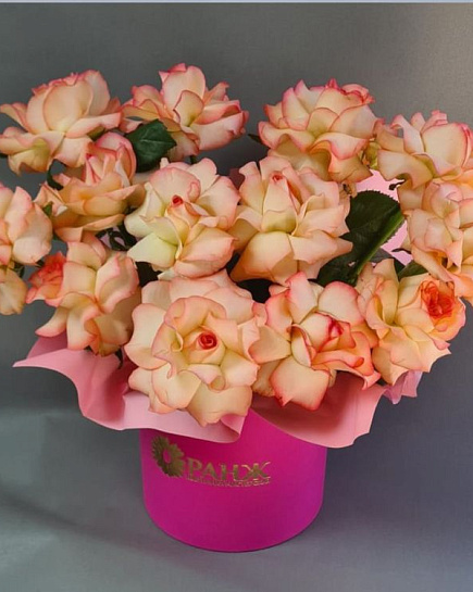 Букет из 25 французских роз в коробке  с доставкой по Алматы