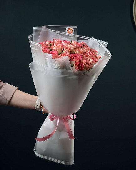 25 бело розовых роз 50см от магазина Оранж с доставкой по Алматы