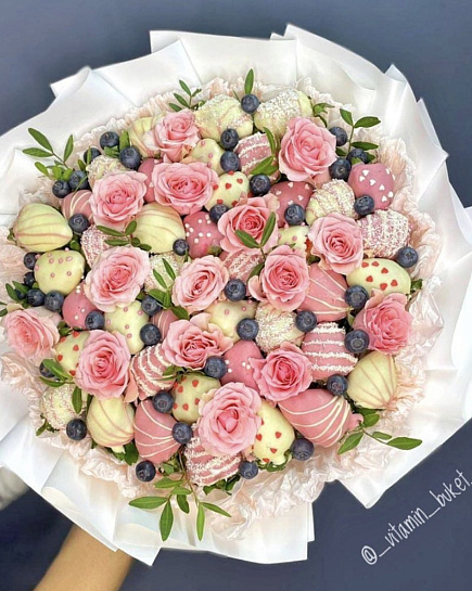 Bouquet of chocolate covered strawberries and roses with delivery to Astana