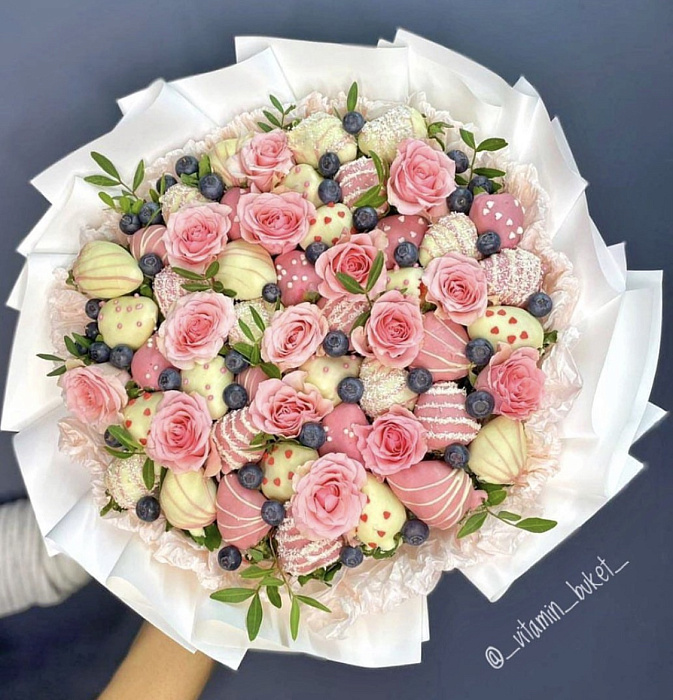 Bouquet of chocolate covered strawberries and roses