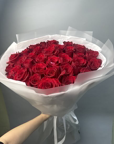 Классический букет из красных роз с доставкой по Астане
