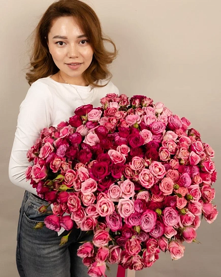 An armful of spray roses with delivery to Astana