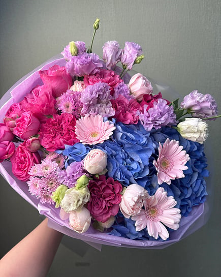 Яркий микс из гортензий и кустовых роз with delivery to Astana