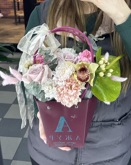 Пастельный микс в дизайнерской сумочке с доставкой по Астане