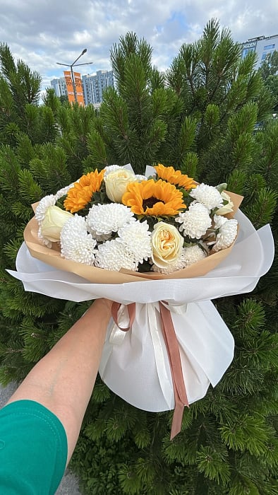Солнечный микс с подсолнухами и хризантемами - купить в Алматы с доставкой