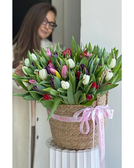 101 MIX тюльпан в корзине  с доставкой по Астане