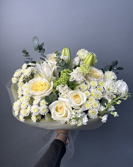 Белоснежная классика с розами и лилиями с доставкой по Астане