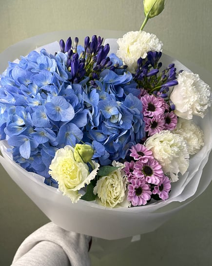 Букет с синей гортензией и эустомой with delivery to Astana