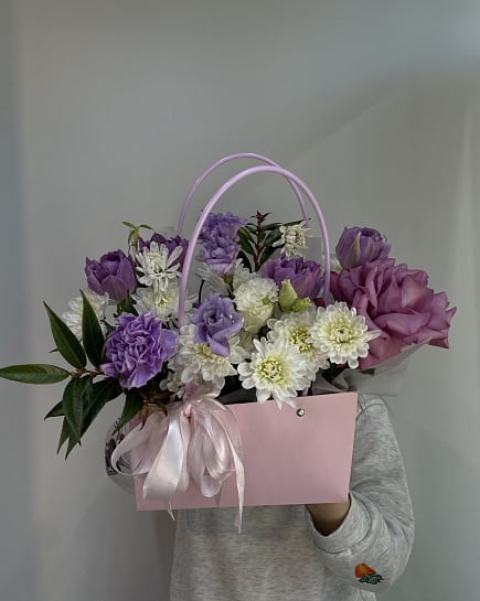 Сиреневый комплимент в сумочке с доставкой по Астане