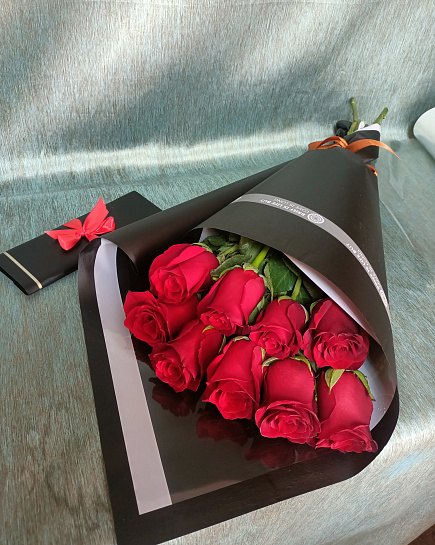 Bouquet of Bouquet of spectacular roses + chocolate flowers delivered to Kostanay.