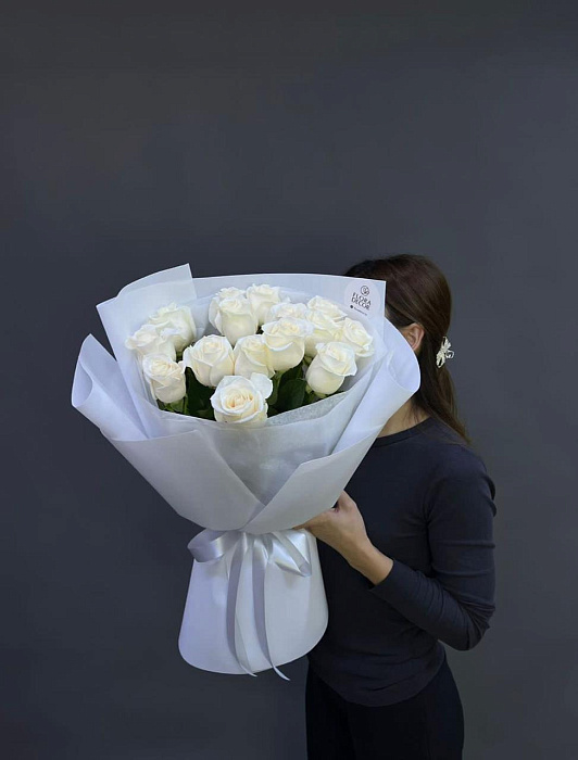 15 White roses