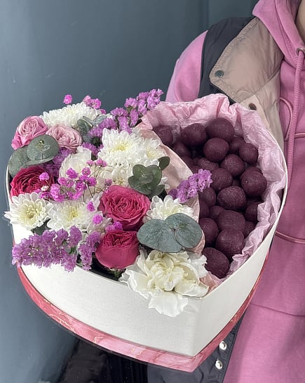 Сердце из роз и хризантем с доставкой по Астане