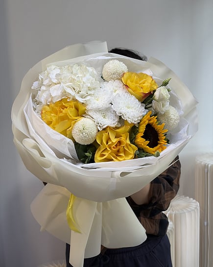 Солнечное сияние с подсолнухами и гортензией с доставкой по Астане