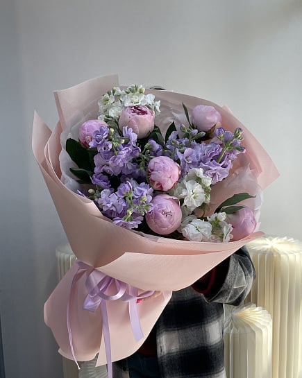 Пионовое облако в сиреневых тонах с доставкой по Астане