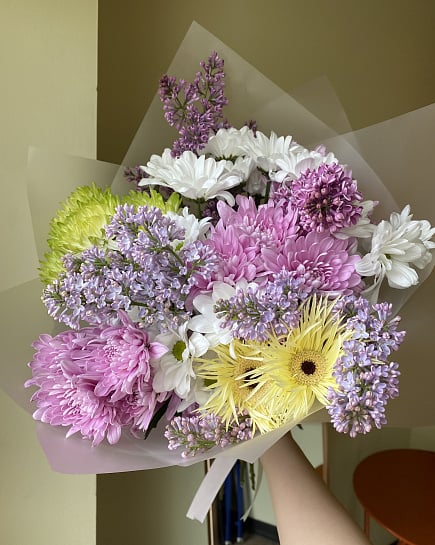 Весенний микс с сиренью и хризантемами с доставкой по Астане
