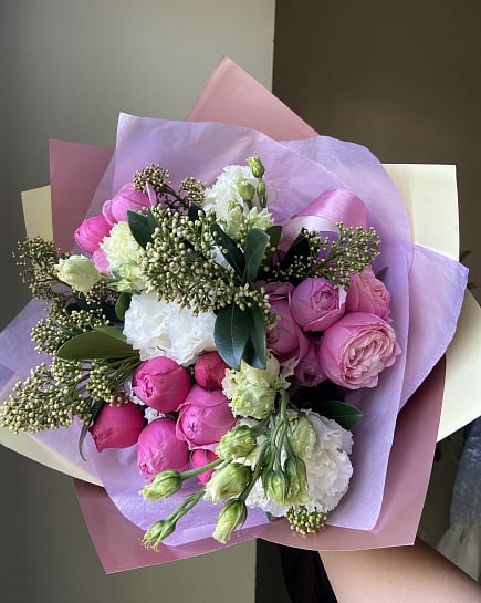 Нежный букет из кустовых роз и гвоздик с доставкой по Астане