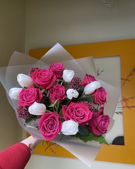 Розово-белый дуэт роз и тюльпанов с доставкой по Астане