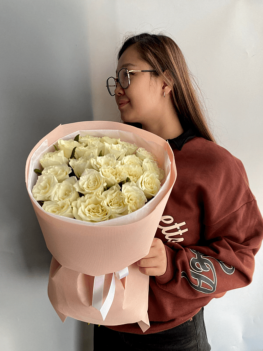 25 white roses 40-50cm round
