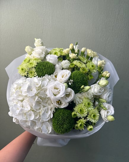 Белоснежная симфония с гортензией with delivery to Astana