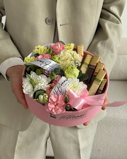 Sweet boxing (composition tastes a florist) with delivery to Almaty
