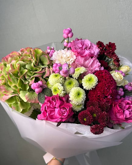 Букет: гортензия, розы, хризантемы with delivery to Astana