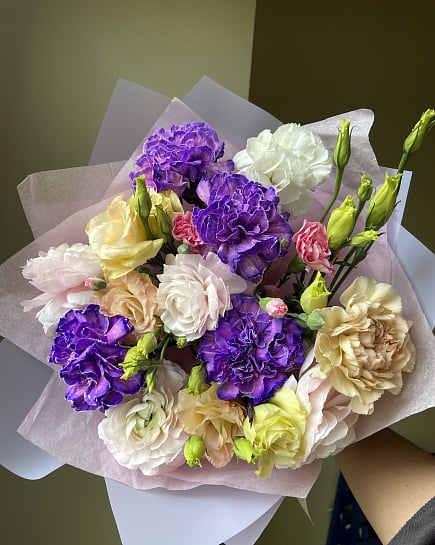 Фиолетово-пастельный микс из эустомы и гвоздик с доставкой по Астане