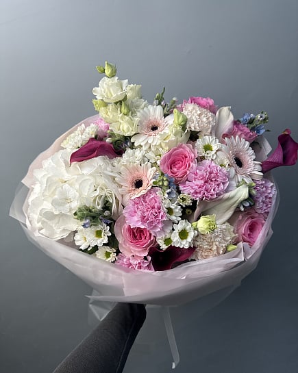 Зефирная нежность с гортензией и каллами с доставкой по Астане