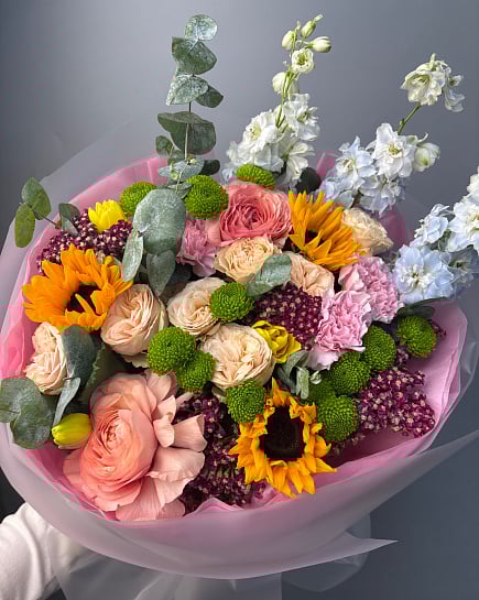 Солнечный микс с подсолнухами и ранункулюсами с доставкой по Астане