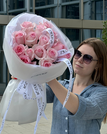 Bouquet of 15 pink roses with delivery to Astana