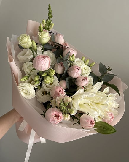 Зефирное облако из кустовых роз и эустомы с доставкой по Астане