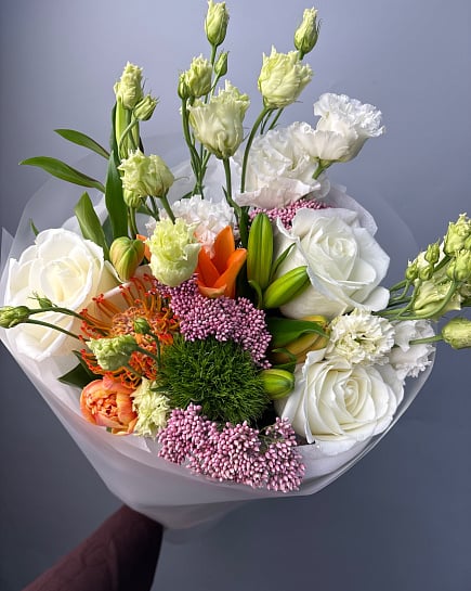 Белоснежная элегантность с акцентами с доставкой по Астане