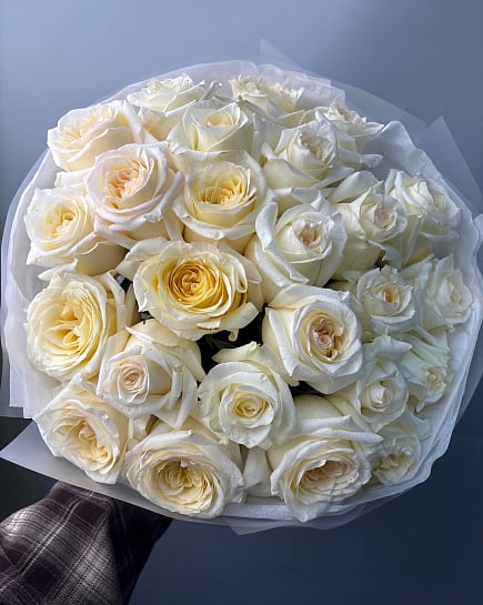 Белоснежная классика из пионовидных роз с доставкой по Астане