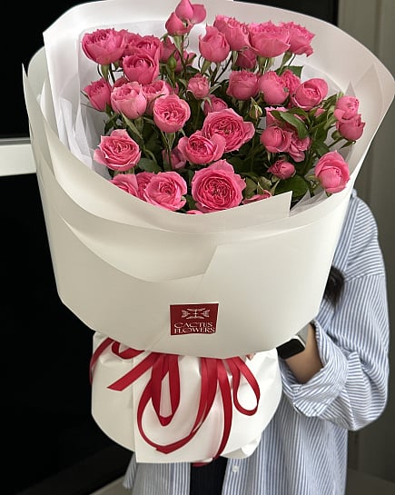 Большой круглый розовый букет кустовых роз с доставкой по Астане