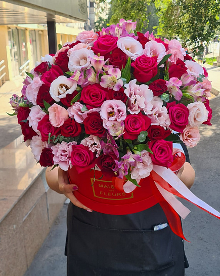 Огромная коробка цветов с доставкой по Алматы